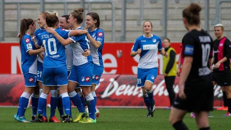 Torjubel TSG 1899 Hoffenheim, Jubel, Torjubel, Torerfolg, celebrate the goal, goal, celebration, Jubel über das Tor, optimistisch, Action, Aktion, Fussball, Allianz Frauen-Bundesliga, SGS Essen - TSG 1899 Hoffenheim, xozx