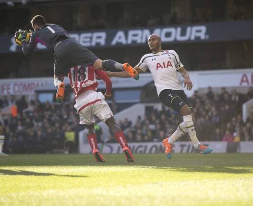 09.11.2014. London, England. Premier League. Tottenham versus Stoke. Tottenham Hotspur s Hugo Lloris claims the ball from Stoke City s Mame Biram Diouf. xNigelxCookex  ActionPlus11575110