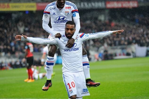 Joie de Alexandre Lacazette et Samuel Umtiti (lyon) FOOTBALL : Lyon vs Guingamp - Ligue 1 - 09 11 2014 FredericChambert Panoramic 