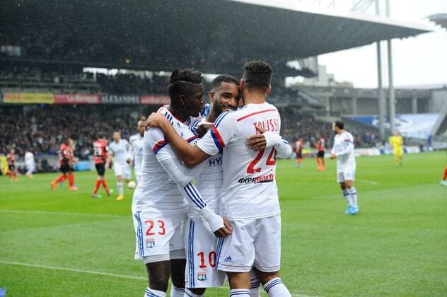 Joie de Alexandre Lacazette et Samuel Umtiti et Corentin Tolisso (lyon) FOOTBALL : Lyon vs Guingamp - Ligue 1 - 09 11 2014 FredericChambert Panoramic 