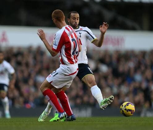Tottenham s Andros Townsend tussles with Stoke s Steve Sidwell - Barclays Premier League - Tottenham Hotspur vs Stoke City- White Hart Lane - London - England - 9th November 2014 - Picture David Klein Sportimage EDITORIAL USE ONLY. No use with unauthorised audio, video, data, fixture lists, club league logos or live services. Online in-match use limited to 120 images, no video emulation. No use in betting, games or single club league player publications.