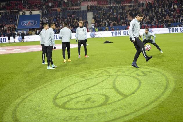 Zlatan Ibrahimovic (PSG) a l echauffement FOOTBALL : PSG vs OM - Ligue 1 - 09 11 2014 JBAutissier Panoramic 