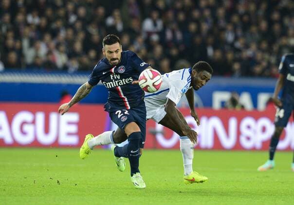 Ezequiel Lavezzi ( PSG ) - Rod Fanni ( OM ) FOOTBALL : Paris Saint Germain vs Olympique De Marseille - Ligue 1 - Paris - 09 11 2014 FedericoPestellini Panoramic 