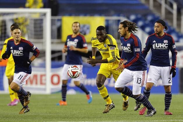 November 9, 2014: New England Revolution s Jermaine Jones (13) moves the ball with Columbus Crew s Tony Tchani (6) closing in. The New England Revolution defeated the Columbus Crew 3-1 in the second leg of the Major League Soccer Eastern Conference Semi-Finals at Gillette Stadium in Foxborough, Massachusetts. The Revolution win on aggregate goals 7-3 to advance to the Eastern Conference Finals. SOCCER: NOV 09 MLS Fussball Herren USA - Eastern Conference Semifinal - Crew SC at Revolution Icon20149882 EDITORIAL USE ONLY