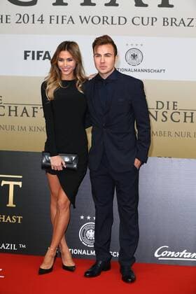 Mario Götze und Freundin Ann-Kathrin Brömmel bei der Die Mannschaft Kino Premiere am 10.11.2014 in Berlin Die Mannschaft Kino Premiere in Berlin, 2014 