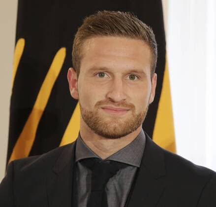 Berlin, Schloss Bellevue, Verleihung des Silbernen Lorbeerblattes an die Spieler der deutschen Fussball Nationalmannschaft - Shkodran Mustafi