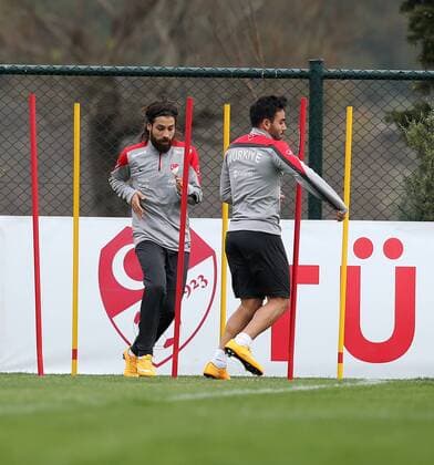 Turkey National Football Team players last training in Riva, Istanbul Tukey on November 11, 2014. Pictured: Olcay Sahan (L) and Volkan Sen 