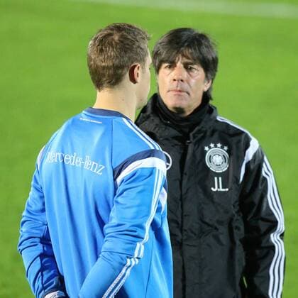Bundestrainer Joachim Löw im Gespräch mit TW Manuel Neuer , Training Herren-Nationalmannschaft in Berlin, Fussball, 11.11.2014 , EP_MHT