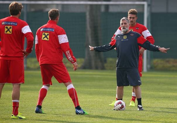 SOCCER - UEFA EURO 2016 quali, preview VIENNA,AUSTRIA,12.NOV.14 - SOCCER - ÖFB, training team AUT. Image shows Sebastian Prödl, Marc Janko, athlete coach Roger Spry and Stefan Ilsanker (AUT). 