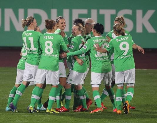 torjubel 1-0 Wolfsburg durch (14) Lina Magull (VfL Wolfsburg) (VfL Wolfsburg) vfL Wolfsburg vs. NÖSV Neulengbach