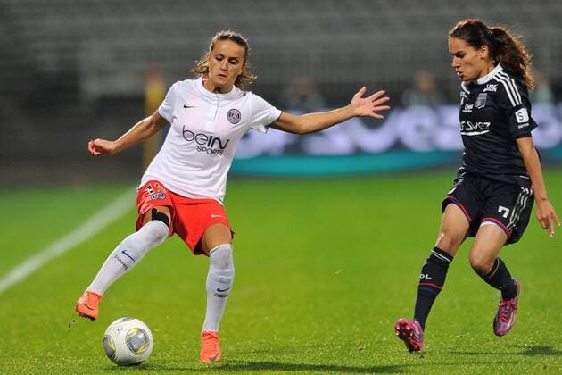 Amel Majri (lyon) vs Fatmire Alushi (psg) Olympique Lyon - PSG Paris Saint Germain - 12 11 2014 FredericChambertxPanoramic 