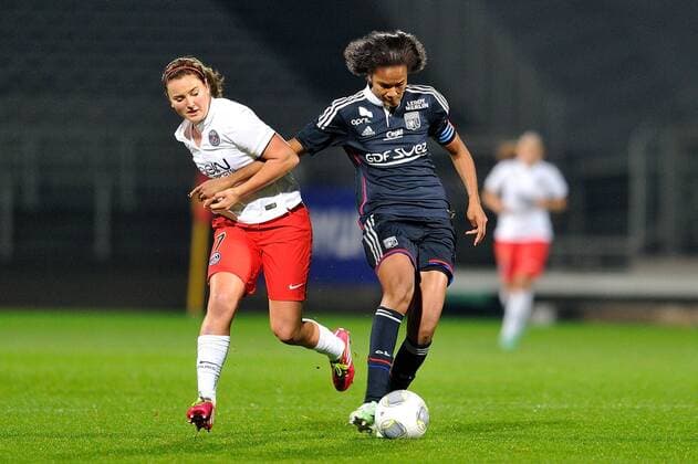 Wendie Renard (lyon) vs Lindsay Horan (psg) Olympique Lyon - PSG Paris Saint Germain - 12 11 2014 FredericChambertxPanoramic 