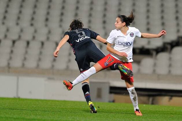 Saki Kumagai (lyon) vs Aurelie Kaci (psg) Olympique Lyon - PSG Paris Saint Germain - 12 11 2014 FredericChambertxPanoramic 