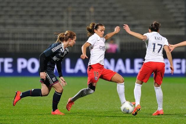 Camille Henry (lyon) vs Fatmire Alushi (psg) Olympique Lyon - PSG Paris Saint Germain - 12 11 2014 FredericChambertxPanoramic 
