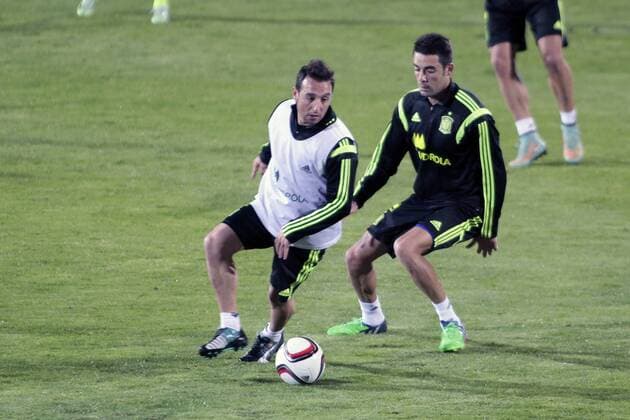 Practice session of football spanish team at The football town in las rozasl. Santi Cazorla. November 12, 2014.  (20238788)