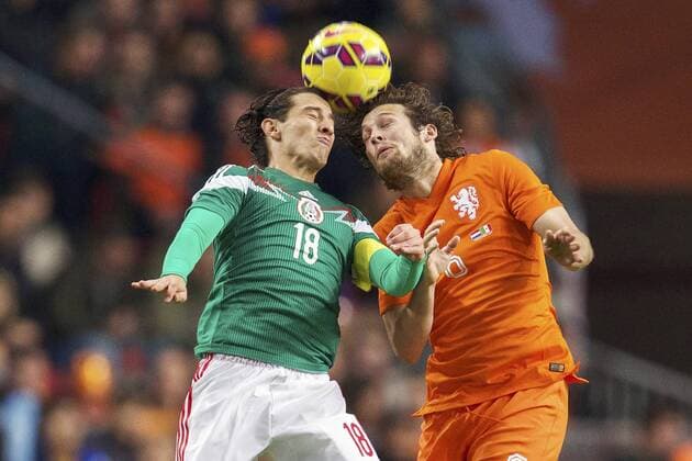 (L-R) Andres Guardado of Mexico, Daley Blind of Holland during the International friendly match between Netherlands and Mexico on November 12, 2014 at the Amsterdam Arena in Amsterdam, The Netherlands. Netherlands v Mexico International Friendly 2014 2015 xVIxxIVx 3267858