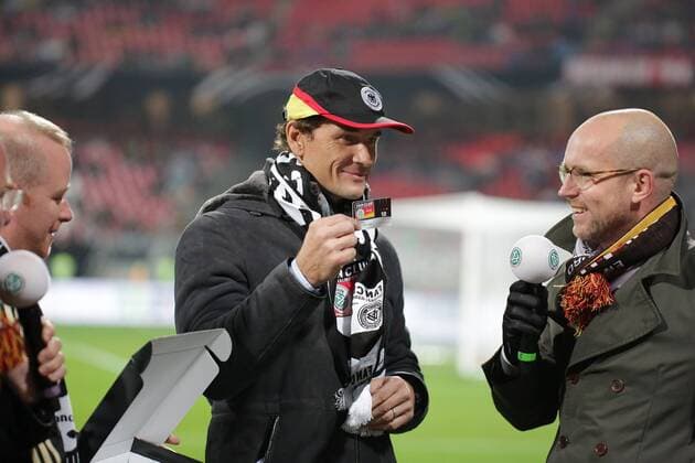 14.11.2014, xjfx, Fussball EM Qualifikation, Deutschland - Gibraltar, v.l.RTL Moderator Jens Lehmann, Fanclub Nationalmannschaft