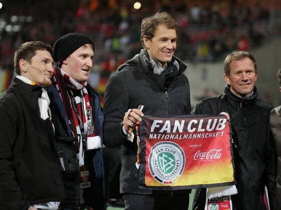 14.11.2014, xjfx, Fussball EM Qualifikation, Deutschland - Gibraltar, v.l.RTL Moderator Jens Lehmann, Fanclub Nationalmannschaft