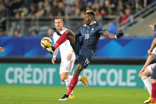 Paul Pogba (Fra) Sokol Cikalleshi (Albanien) FOOTBALL : Frankreich vs Albanien - 14 11 2014 N.LeGouicFEP 