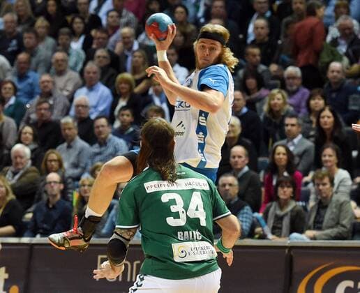 15.11.2014, xjhx, Handball HBL, HSG Wetzlar - Bergischer HC, v.l. Fabian Gutbrod (Bergischer HC), Ivano Balic (HSG Wetzlar)
