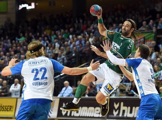 15.11.2014, xjhx, Handball HBL, HSG Wetzlar - Bergischer HC, v.l. Fabian Gutbrod (Bergischer HC), Ivano Balic (HSG Wetzlar), Maximilian Hermann (Bergischer HC)