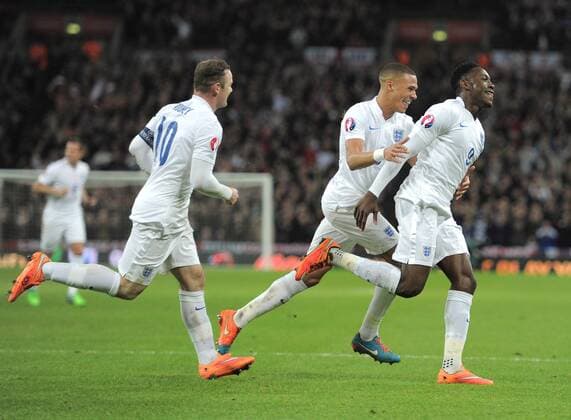 EURO 2016 QUALIFIER: ENGLAND V SLOVENIA. 15.11.2014. Danny Welbeck celebrates his goal 2-1 with Kieran Gibbs and Wayne Rooney 