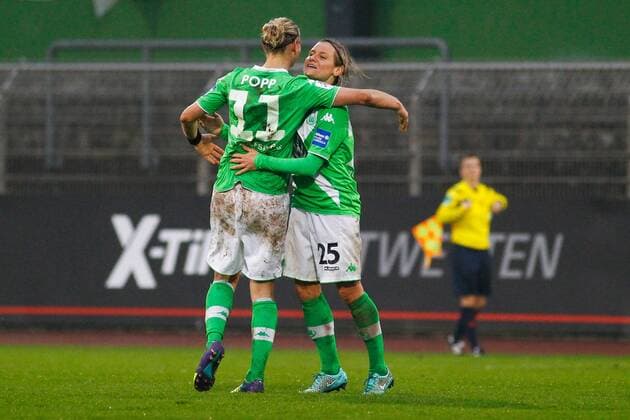 Torjubel - Torschützin Martina Müller (re.) trifft zum 4-0 und Alexandra Popp (VfL Wolfsburg) - 1. Fußball Bundesliga Punktspiel Saison 2014-2015 VfL Wolfsburg vs. SG Schönebeck Essen im Stadion am Elsterwg in Wolfsburg - Aktion,Deutschland, Fußball, Frau,Frauen,16.11.2014