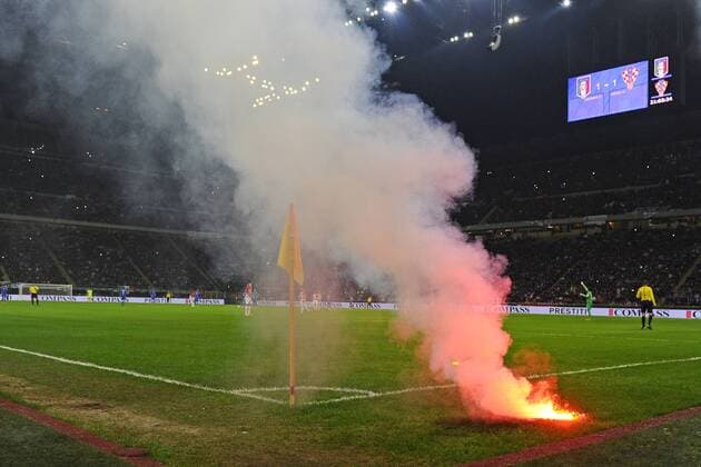 Lancio di fumogeni in campo durante la partita da parte dei tifosi Croati Milano 16-11-2014 Stadio Giuseppe Meazza, Football Calcio Euro2016 Qualifying Round Group H . Qualificazioni Campionato Europeo 2016 . Italy - Croatia Italia - Croazia. Foto Giuseppe Celeste Insidefoto giuseppexceleste