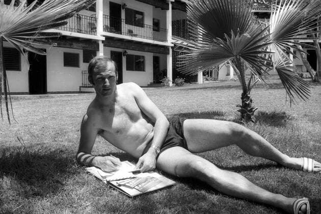 Weltmeisterschaft 1970: Torwart Manfred Manglitz (BR Deutschland) schreibt Karten