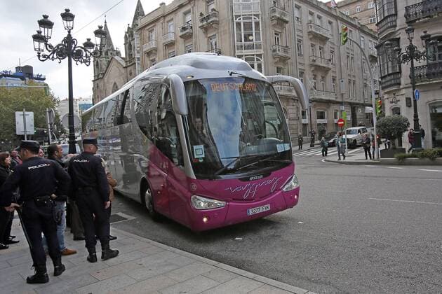 Teambus kommt an - Teamankunft Deutschland in Vigo