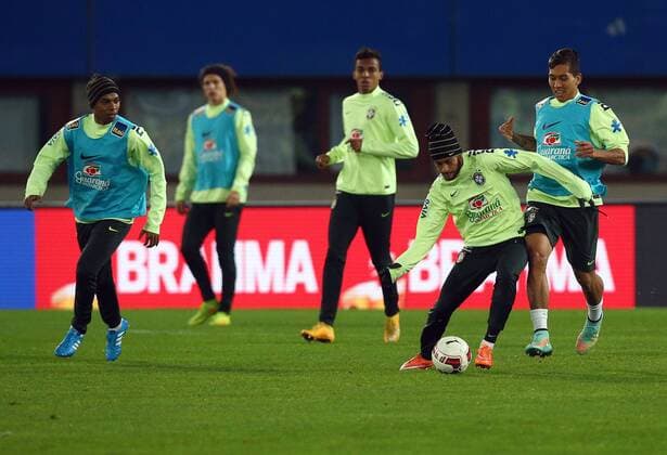 SOCCER - preview VIENNA,AUSTRIA,17.NOV.14 - SOCCER -, friendly match, final training of team BRA. Image shows Neymar (BRA). 
