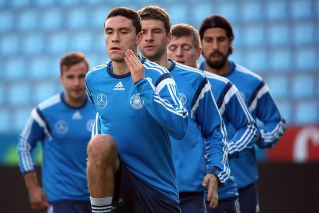 Jonas Hector, Thomas Müller, Toni Kroos, Sami Khedira (D) - Abschlusstraining Deutschland in Vigo