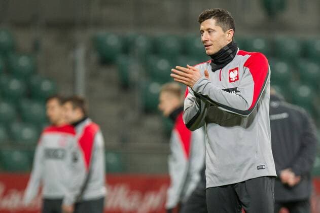 Aktuell Fussball, Nationalteam, Training Polen 17.11.2014 POLAND WROCLAW CITY STADIUM, FOOTBALL, OFFICIAL TRAINING OF TEAM POLAND: ROBERT LEWANDOWSKI  20141117CSKP4012