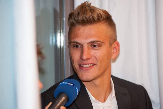 Erfurt 17.11.2014 Haus Dacheröden NIEUWE HELDEN Deutsche Kinopremiere Dokumentarfilm zur Tour de France 2014 Sponsoren Empfang im Bild: Marcel Kittel im Interview