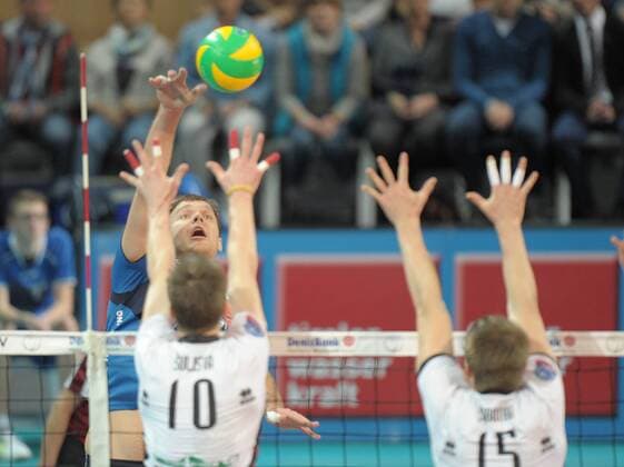 VOLLEYBALL - CEV CL, Tirol vs Budejovice INNSBRUCK,AUSTRIA,19.NOV.14 - VOLLEYBALL - CEV Champions League, Hypo Tirol Volleyballteam vs Jihostroj Ceske Budejovice. Image shows Oliver Venno (Tirol), Petr Sulista and Vladimir Sobotka (Budejovice). 