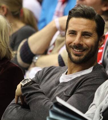 Verletzter FCB-Fussballspieler Claudio Pizarro Basketball Euroleague FC Bayern Basketball - FC Barcelona 20.11.2014
