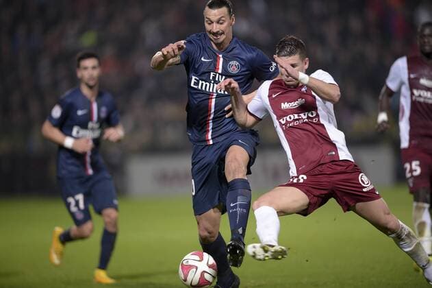 CHOPLIN Jeremy (Metz) vs Zlatan Ibrahimovic (PSG) FOOTBALL : FC Metz vs PSG - L1 - 21 11 2014 JBAutissier Panoramic 