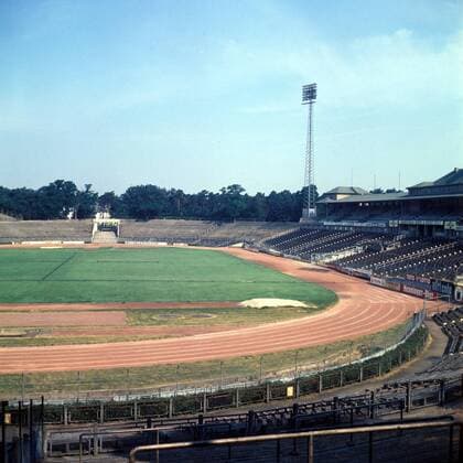 Waldstadion Frankfurt, Heimspielstätte der Eintracht