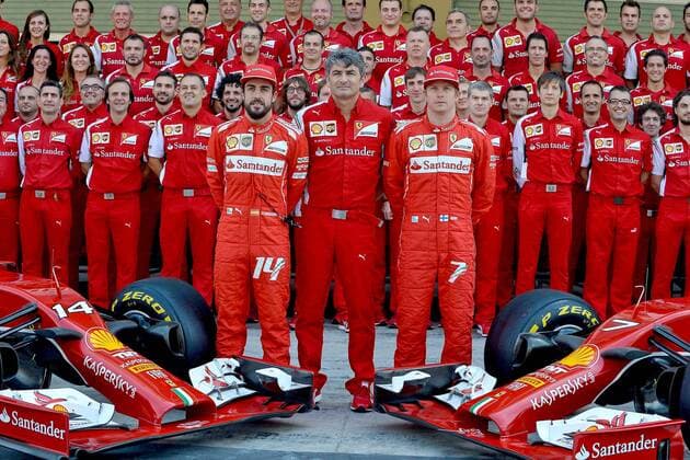 Fernando Alonso, Teamchef Marco Mattiacci und Kimi Räikkönen (Finnland Ferrari) Aktuell Motorsport, Formel 1, GP von Abu Dhabi, Teamfoto Ferrari Second free practice session of the Abu Dhabi F1 GP at the Yas Marina circuit. In this picture, Ferrarimotor-racing team. xRUBIOx  RV RACING PRESS