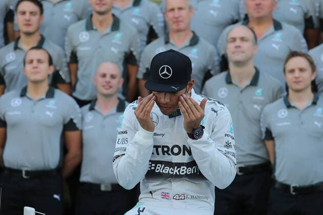 23.11.2014- Lewis Hamilton (GBR) Mercedes AMG F1 W05 Abu Dhabi Grand Prix, UAE 20 - 23 November 2014 