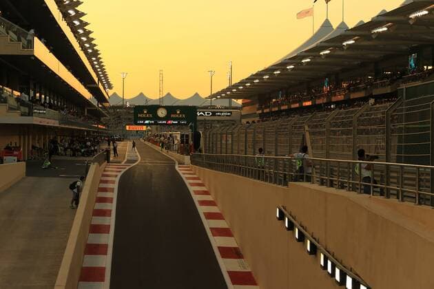 22.11.2014 - Qualifying, Pit lane Abu Dhabi Grand Prix, UAE 20 - 23 November 2014 