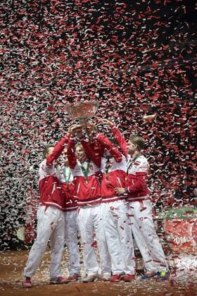 Die Schweiz gewinnt den Davis Cup Daviscup 2014, mit Marco Chiudinelli, Roger Federer, Captain Severin Lüthi, Stanislas Wawrinka und Michael Lammer - Tennis, Davis Cup Daviscup Finale, Lille - 23 11 2014 JBAutissier 