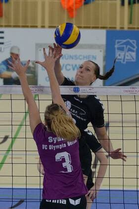23.11.2014, xtkx, Volleyball 1.Bundesliga Damen, VC Wiesbaden - VCO Berlin, v.l. Luisa Sydik (VCO Berlin), Regina Burchardt (VC Wiesbaden),