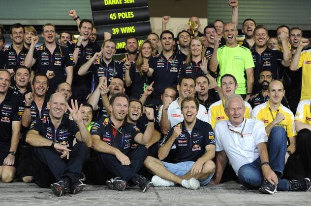 23.11.2014- Race, Sebastian Vettel (GER) Red Bull Racing RB10 and the Red Bull Team Abu Dhabi Grand Prix, UAE 20 - 23 November 2014 