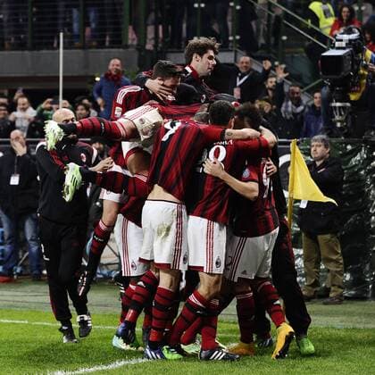 Aktuell Fussball, Italien, AC Mailand - Inter Mailand Serie A AC Milan - Inter Mailand Torjubel Jeremy Menez 