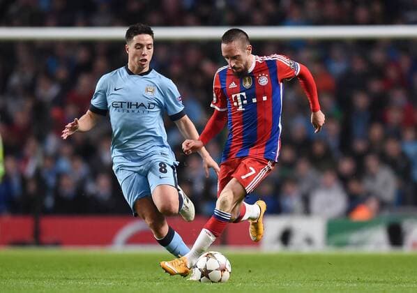FUSSBALL CHAMPIONS LEAGUE SAISON 2014 2015 Vorrunde Manchester City - FC Bayern München 25.11.2014 Franck Ribery (FC Bayern München) gegen Samir Nasri (li, Manchester City) 