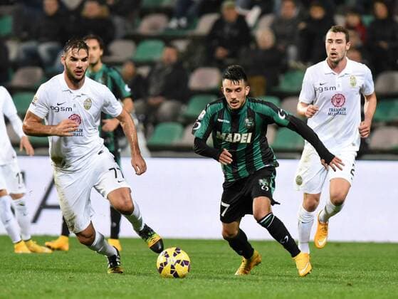 IPP20141129 Football - soccer: Serie A, Sassuolo Calcio - Hellas Verona, Panagiotis Tachtsidis und Nicola Sansone - xHOCHxZWEIx xItalyxPhotoxPressx 