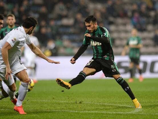 IPP20141129 Football - soccer: Serie A, Sassuolo Calcio - Hellas Verona, il Nicola Sansone erzielt das Tor zum 1-1 - xHOCHxZWEIx xItalyxPhotoxPressx 