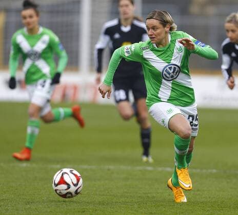 30.11.2014, VfL Stadion am Elsterweg, Wolfsburg, Frauenfussball Ligaspiel, 1. Liga, VfL Wolfsburg vs 1. FFC Frankfurt, im Bild Martina Mueller (25, VfL Wolfsburg) im Angriff VfL Wolfsburg vs 1. FFC Frankfurt