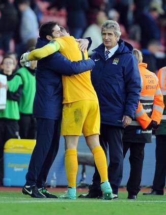 Aktuell Fußball, England, FC Southampton - Manchester City Manchester City manager Manuel Pellegrini looks at Manchester City goalkeeper Joe Hart as he celebrates with coach - Barclays Premier League - Southampton vs Manchester City - St Mary s Stadium - Southampton - England - 30th November 2014 - Pic Robin Parker Sportimage EDITORIAL USE ONLY. No use with unauthorised audio, video, data, fixture lists, club league logos or live services. Online in-match use limited to 120 images, no video emulation. No use in betting, games or single club league player publications. TM3_2468.JPG